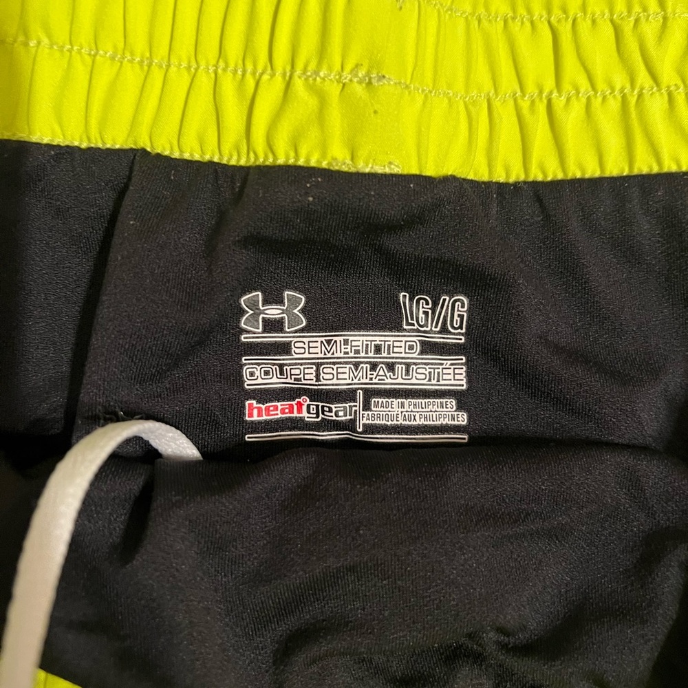 Under Armor athletic shorts - Picture 3 of 4